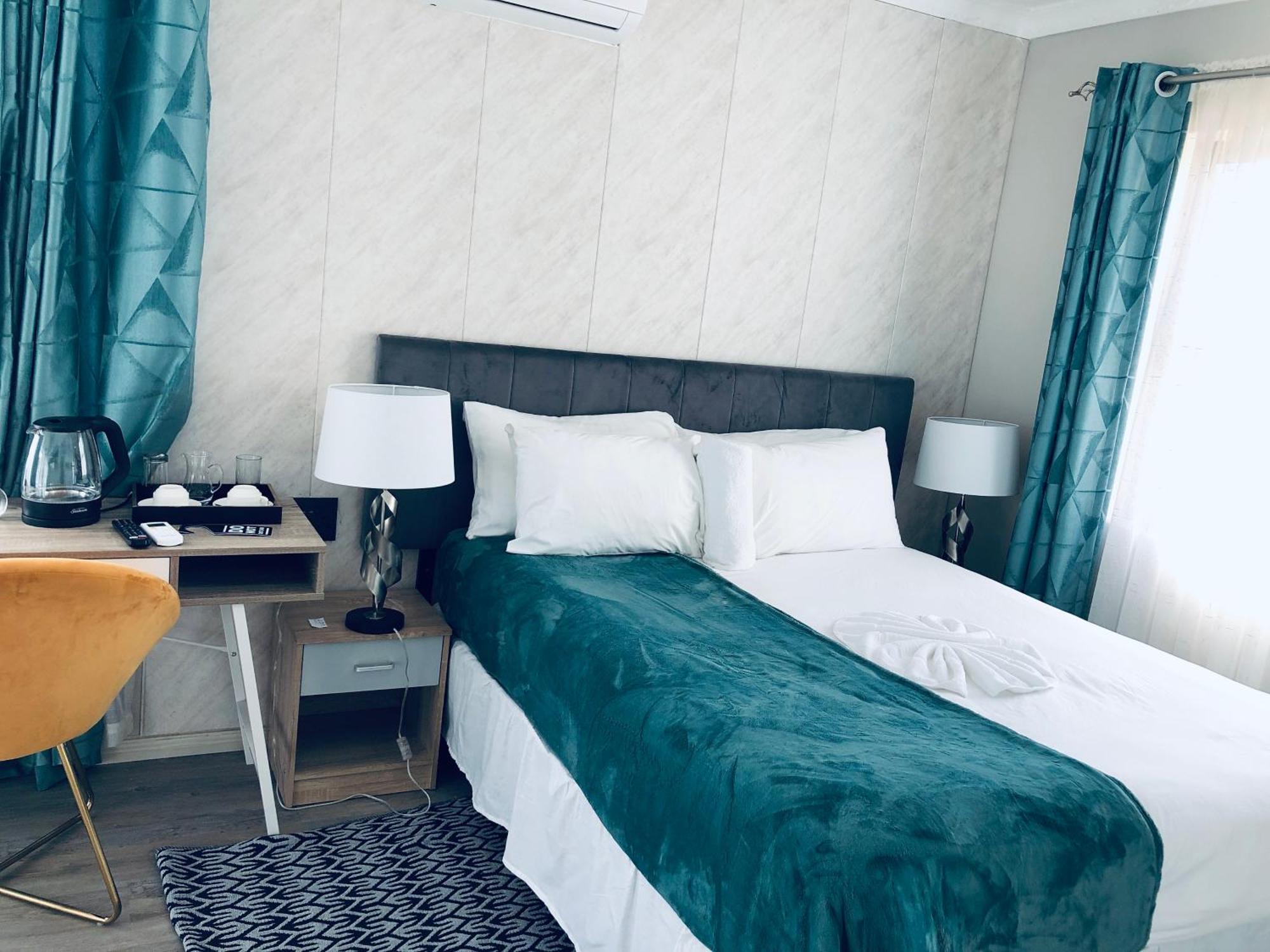 غابورون Gabz Airport Inn المظهر الخارجي الصورة