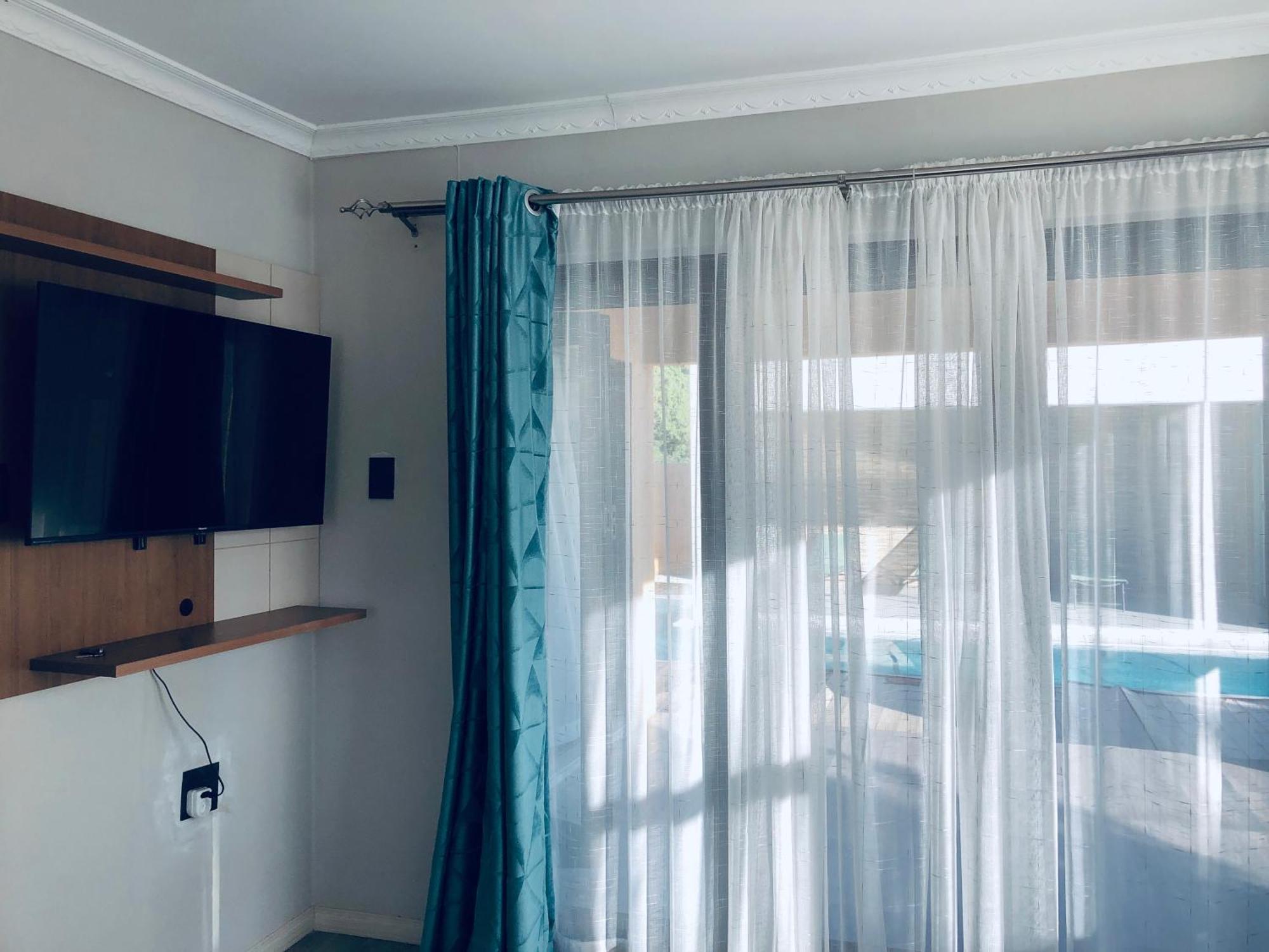 غابورون Gabz Airport Inn المظهر الخارجي الصورة
